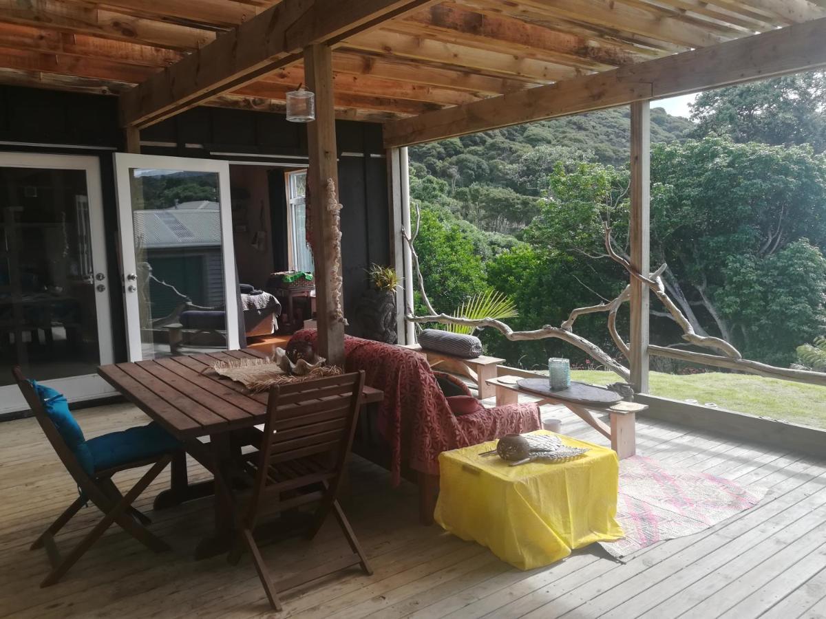 Mulberry Grove Retreat Panzió Tryphena Kültér fotó